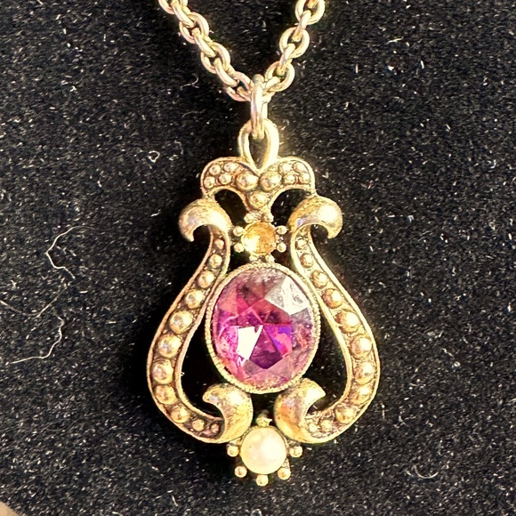 22” 1970’s Vintage AVON Gold & Purple Pendant Antique Pearl Victorian Crest - Picture 5 of 5